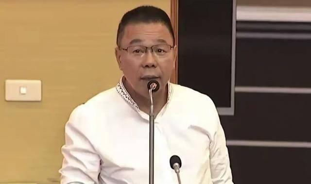 国民党“本土派”议员支持军购，呼吁买有攻击力、吓阻性的武器国民党籍台南市议会议