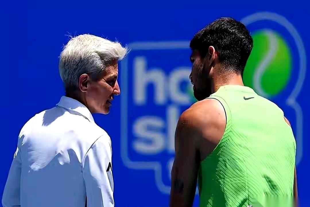 澳网赛场上，那个叫阿尔卡拉斯的世界第一，就因为一个戴在手腕上的小东西，差点直接被