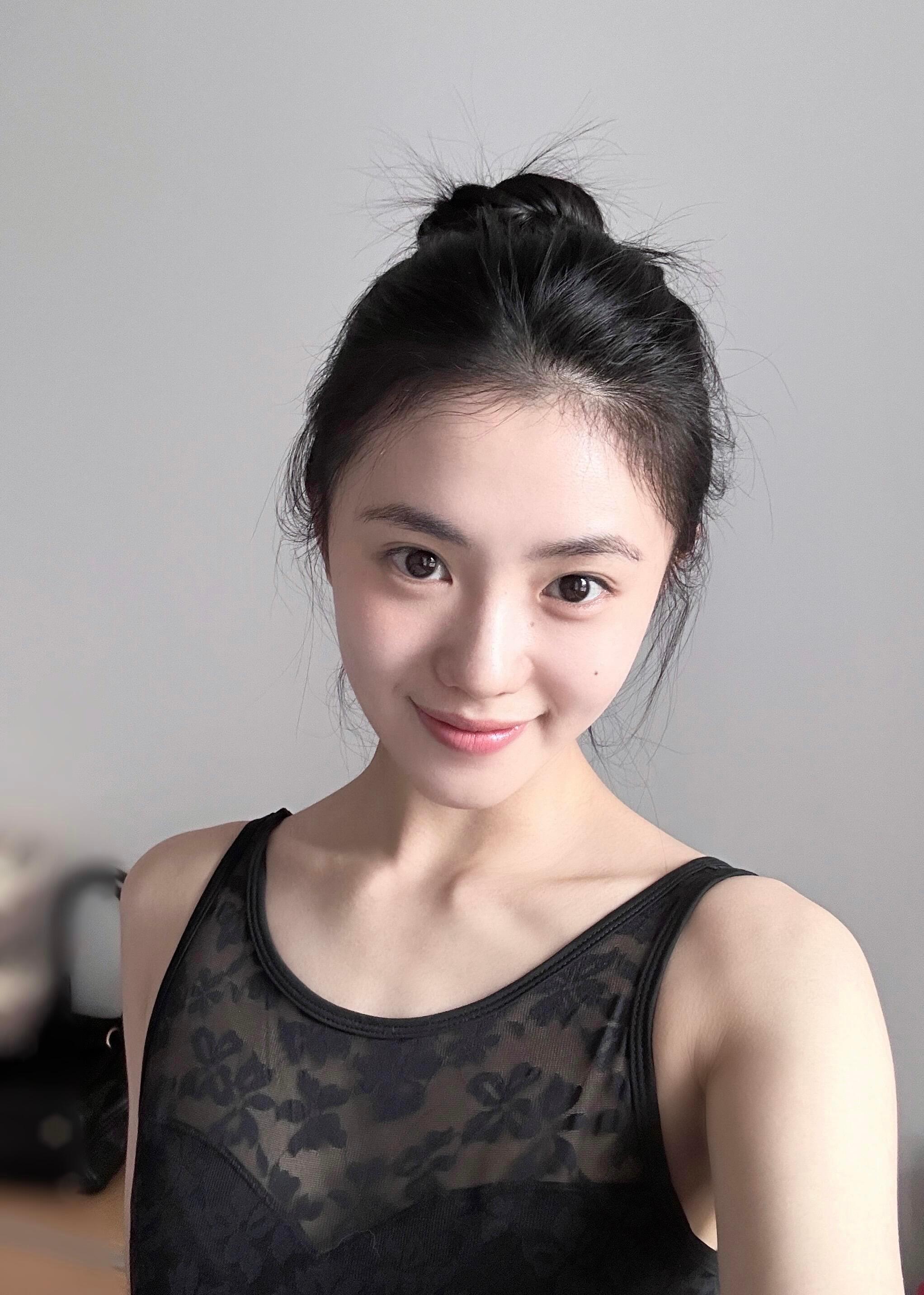 完美诠释了出水芙蓉这个词刘浩存