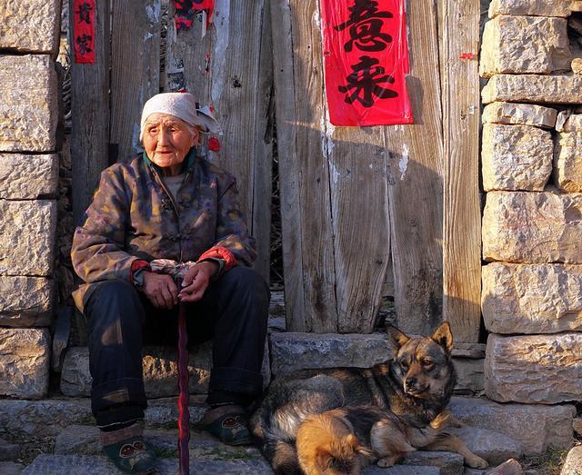 多少老人晚年凄凉，都栽在了心软上…奉劝所有中年人，死死守住自己的养老钱。