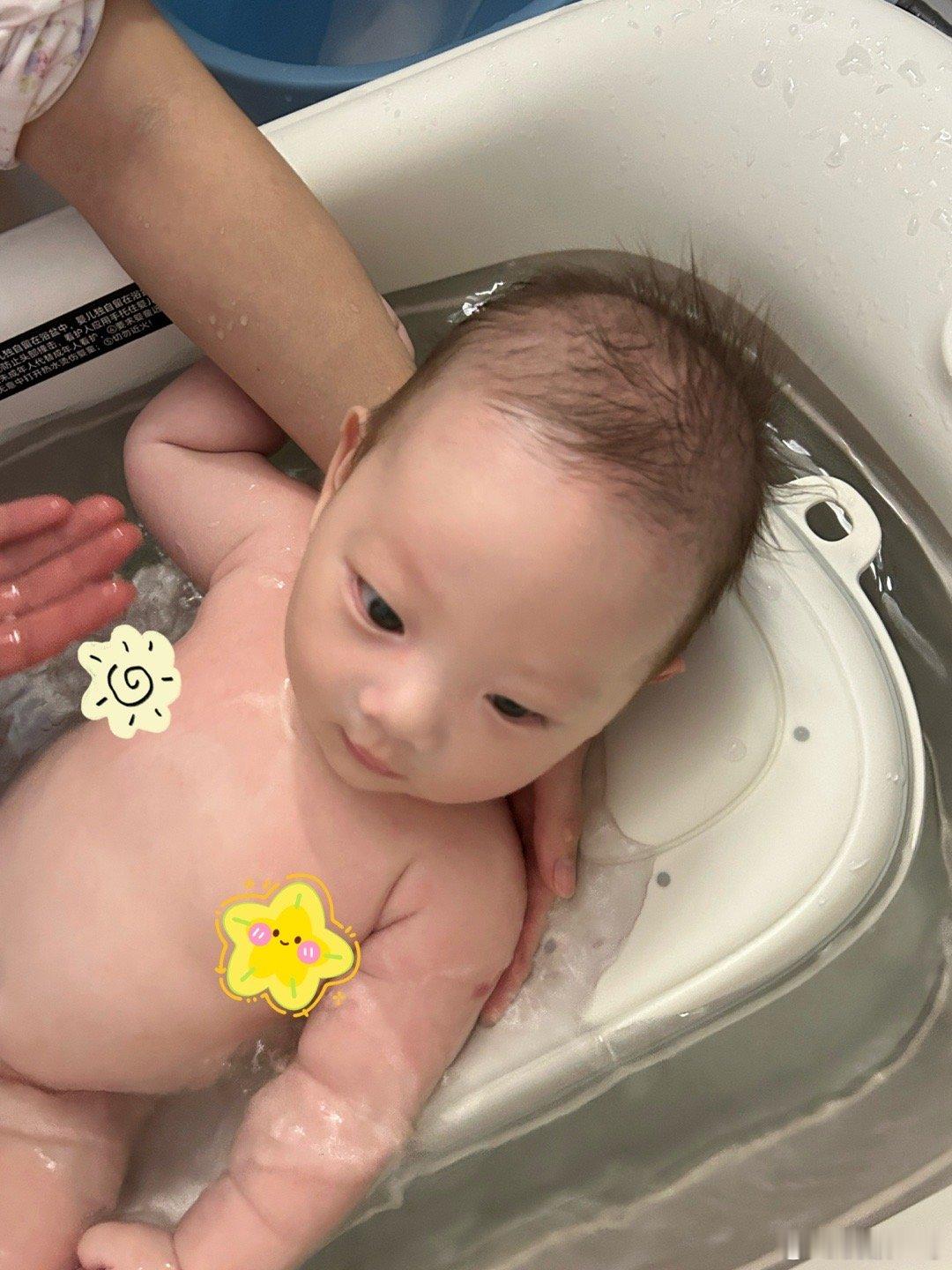 听说有小姨想看我拿我妈妈手机偷偷更新一下～我刚洗完澡擦完香香