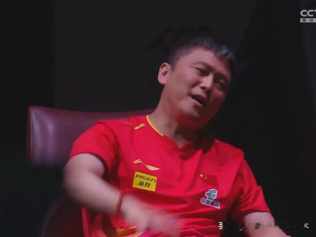 志强也是火起来了！走到哪儿也有粉丝签名跟拍围堵了！说起来也挺逗，人家其他教练