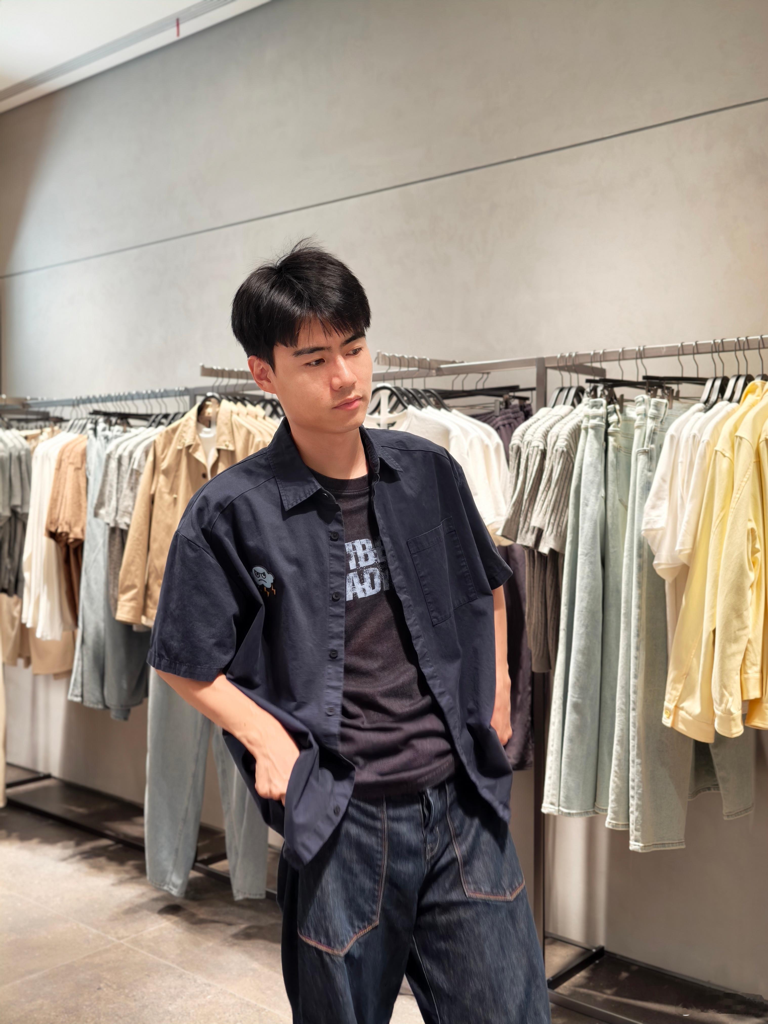 给小林挑了一套衣服，颜值提升的不是一点半点，果然人靠衣装​​​
