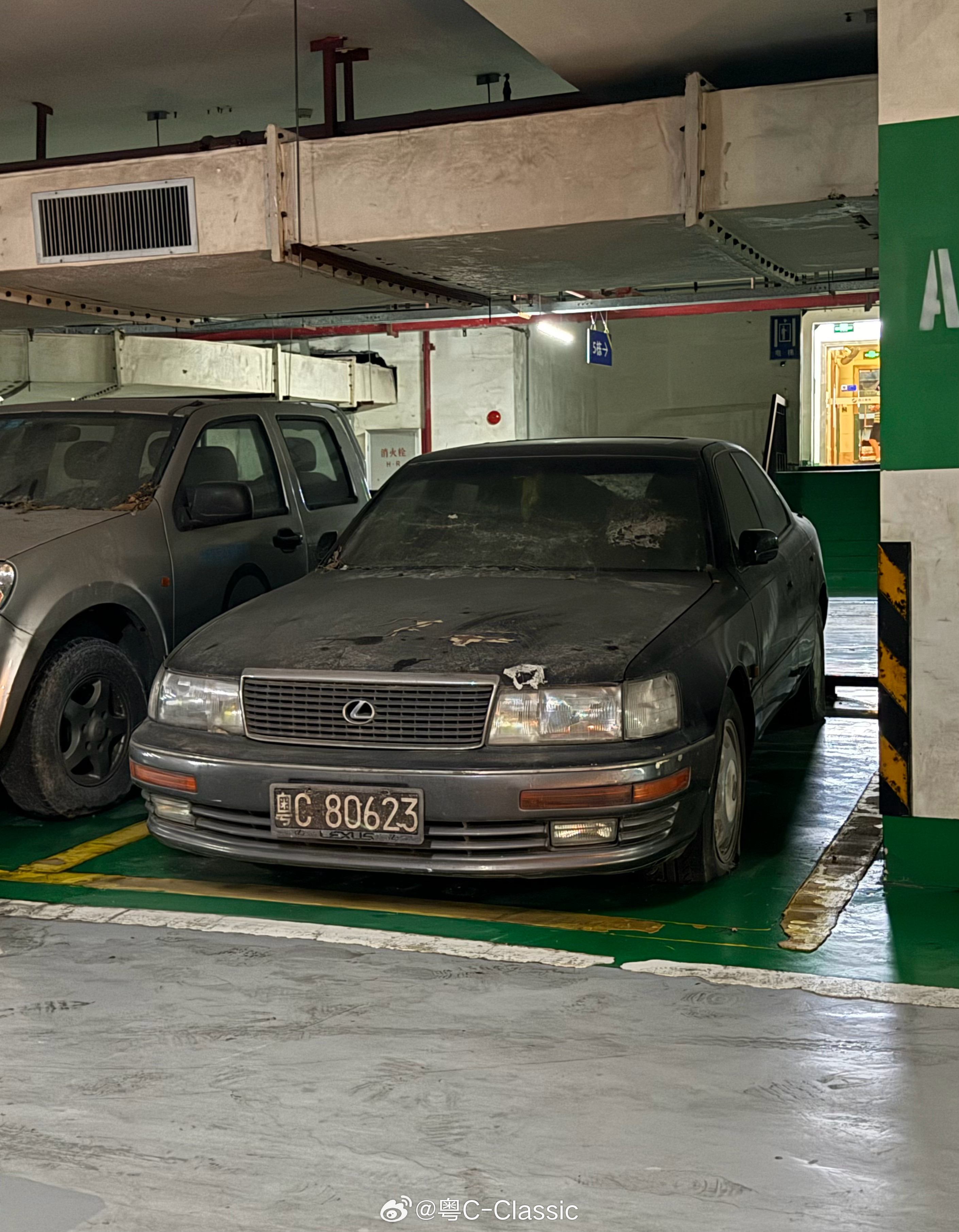cars01豪车拍“省内路上见闻23”之九十年代丰田高级轿车的三款代表性车型·