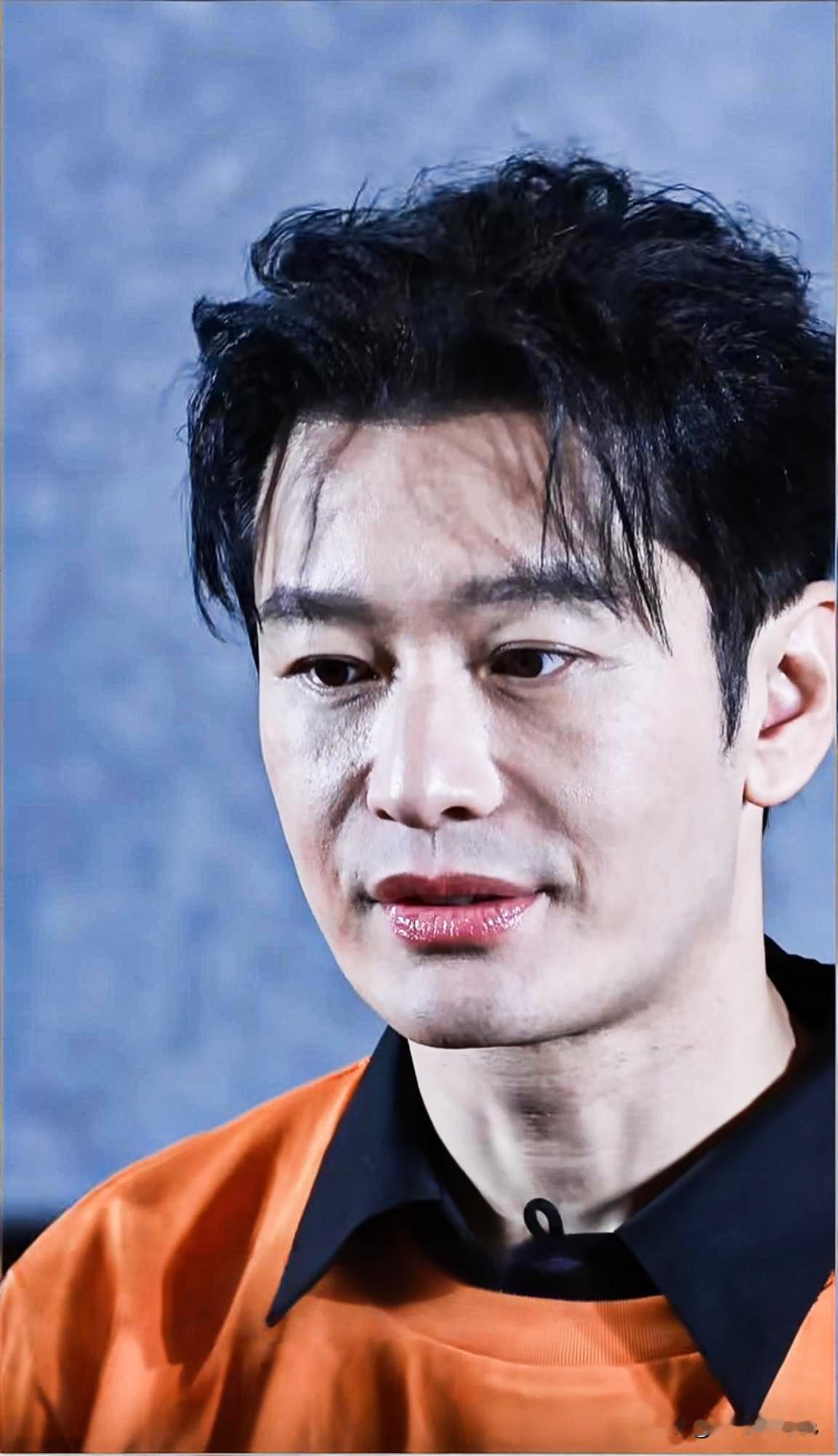 黄晓明这是涂口红了吧