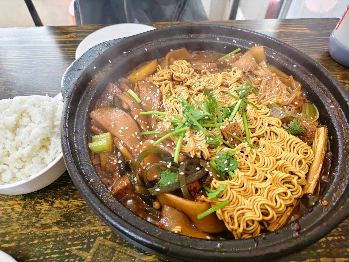 经济下行的有多厉害呢每次跟小羊玩到很晚她打车走的时候打到的车都不是印象中会来跑滴滴的比亚迪的唐宋pl