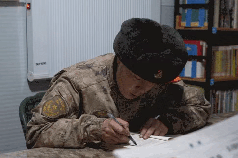 真好！在气温低至零下30多度的喀喇昆仑高原这里驻训的官兵是怎样过冬的？看图！