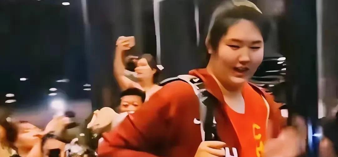 女篮成年组首秀今晚引爆！张子宇不是打U19，对决日本正赛开打！就今晚7点半，成