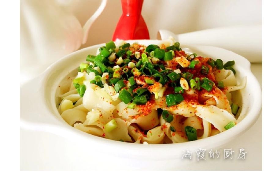 看到文章开饭店的消息，真的让人感慨万千。当年他红到发紫，一句吃不到油泼面就不开工