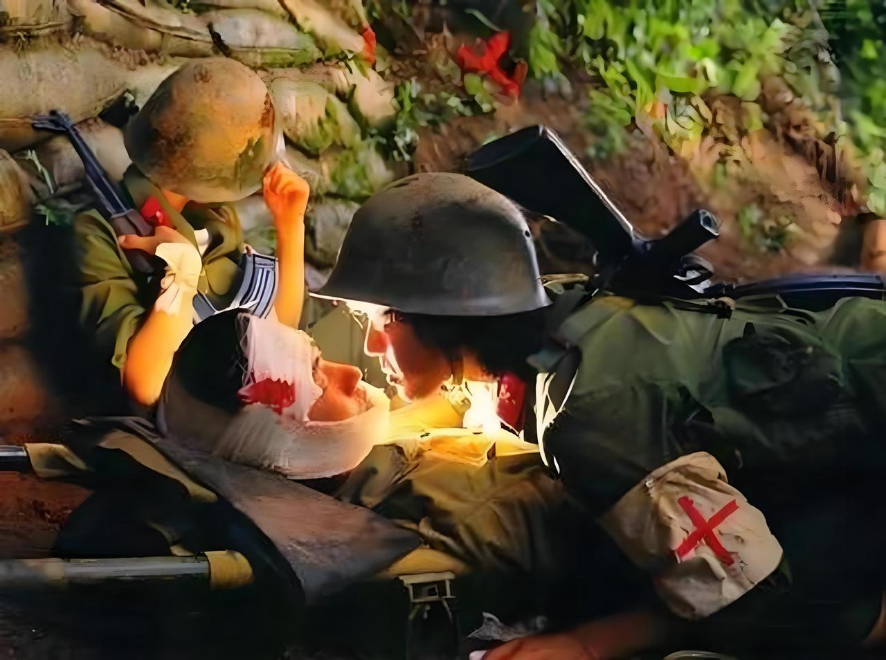 1986年，18岁的战士至死都没尝过爱情的滋味，牺牲前，奄奄一息的小战士，恳求