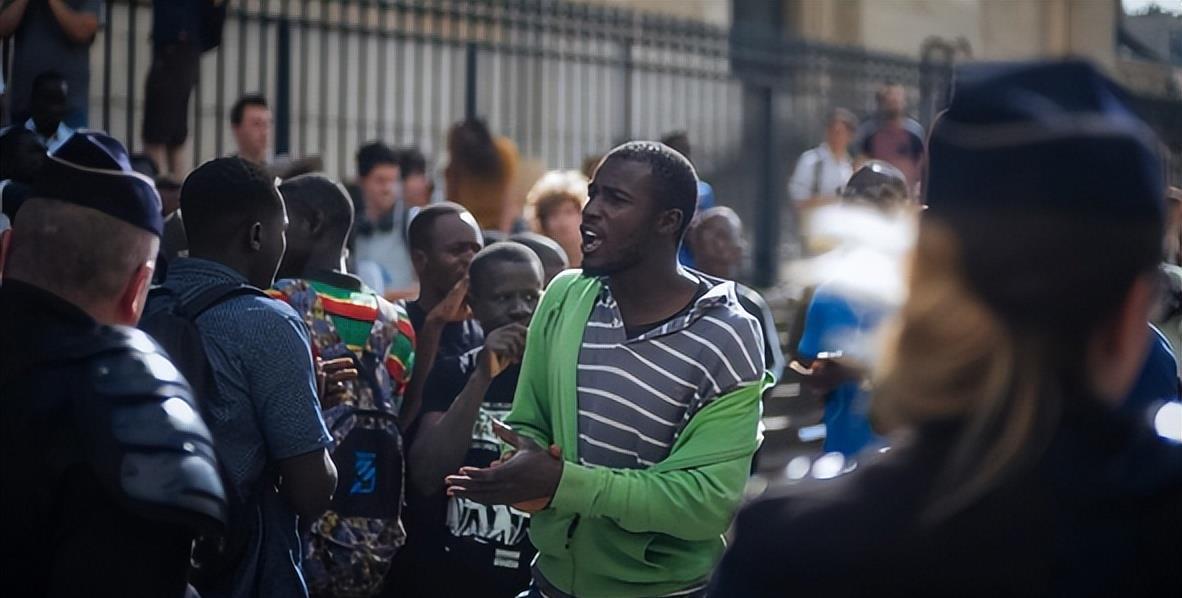 一个国家能离谱到什么程度？看看法国就明白了。现在法国黑人接近800万，占