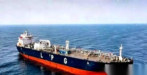 这事儿最有意思的地方在哪儿？就在于那种后知后觉的错愕感。本来咱们是他们家某种化