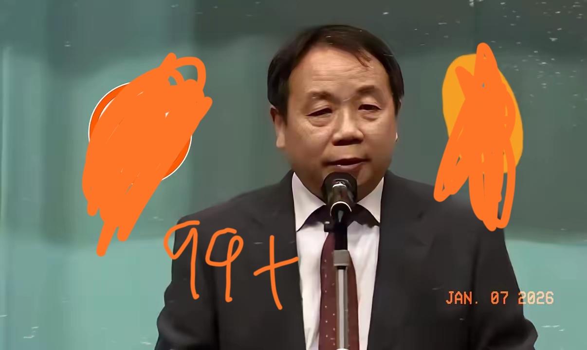 全网笑疯！松山机场惊现“忘本名场面”：换籍男子高调亮相，被骂到当场僵住，谁懂啊！