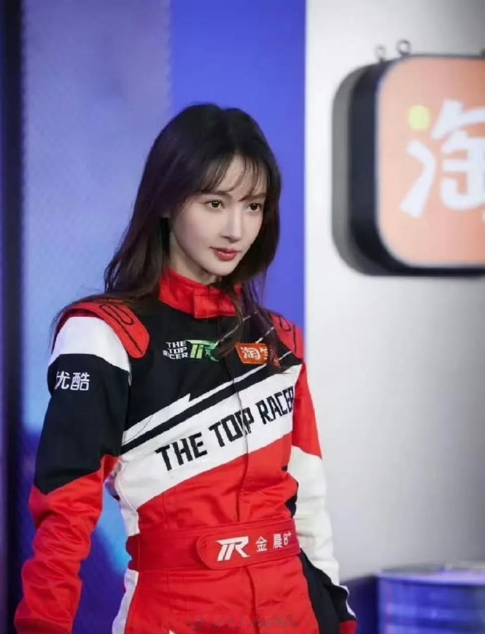 金晨真缺那点保险赔偿？你说她撞车后，要小助理顶包，自己跑路，可能是不想要有一