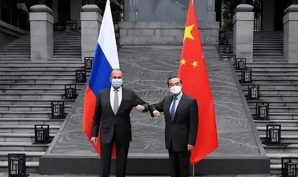 不是所有的国家都有资格“保持中立”的！这次俄乌战争，中国保持中立，遭到了很多国