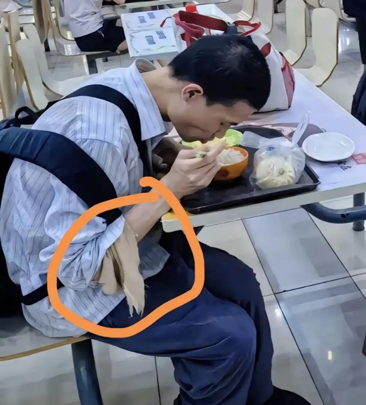 韦神衰老快，是因为他每天忙于数学研究，大脑时时刻刻都在高速运转，需要大量的营养来