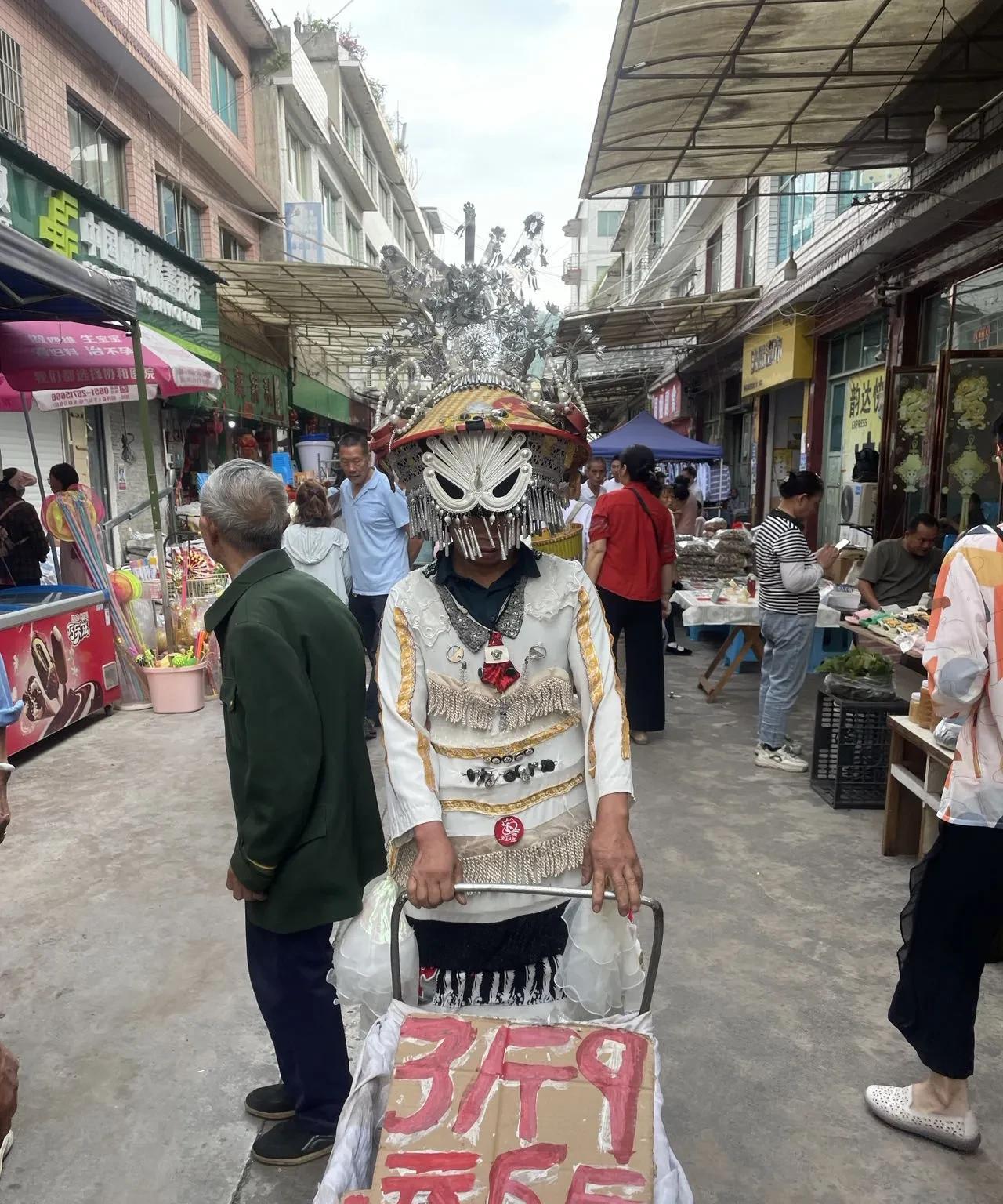 大家晓得贵阳退休金最高的人员都是哪些人吗？首先是军队的退休人员，其次是烟草企业