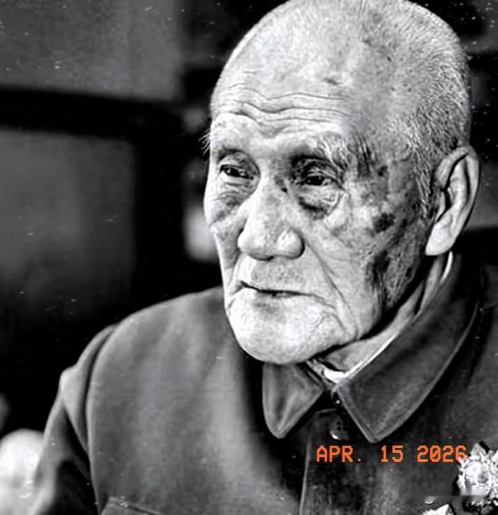 1941年延安，毛主席去食堂时，一个人拎着削尖的木棍朝毛主席后脑勺刺去，千