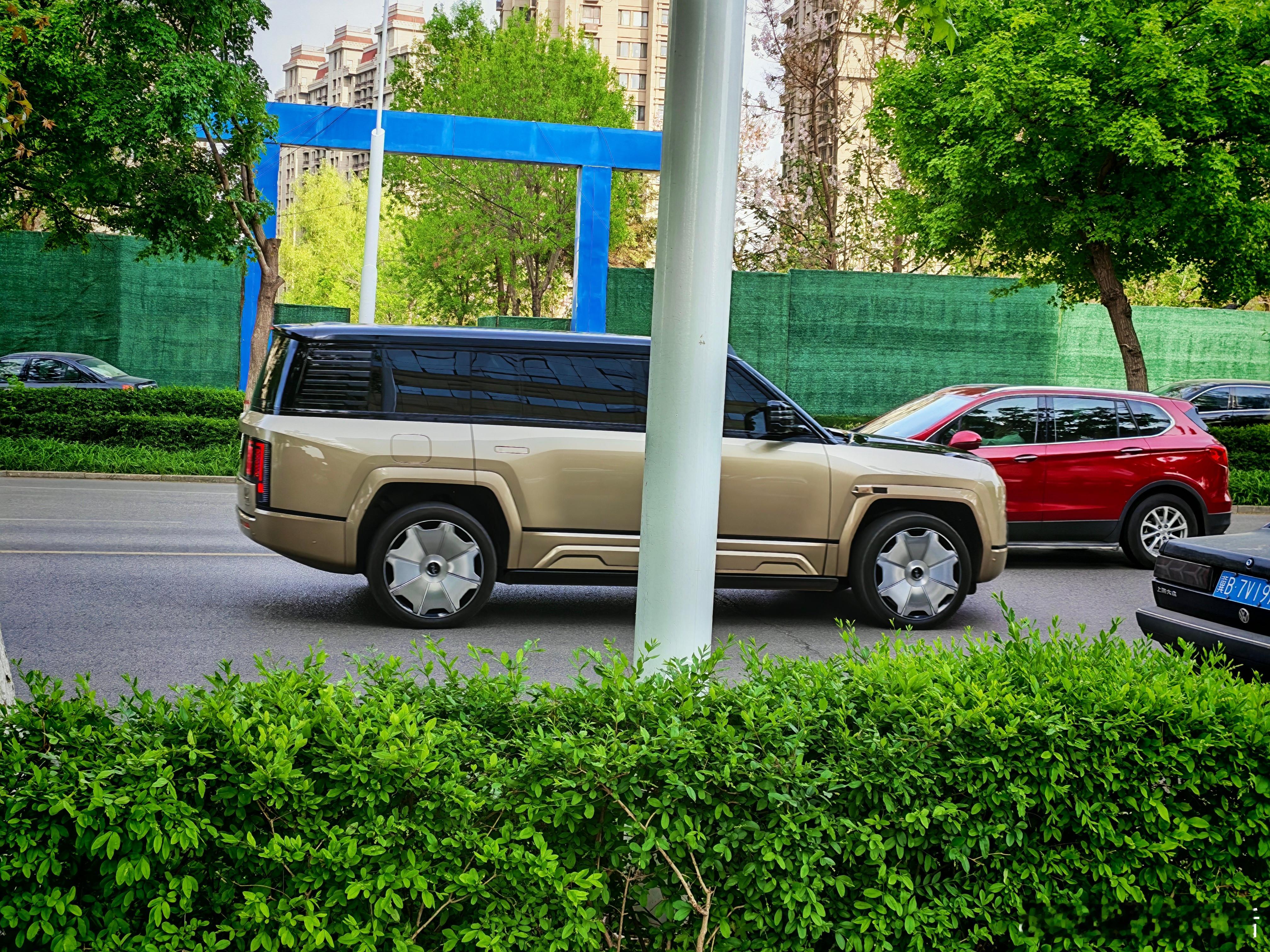 这是仰望U8L吧？太有气场了！
