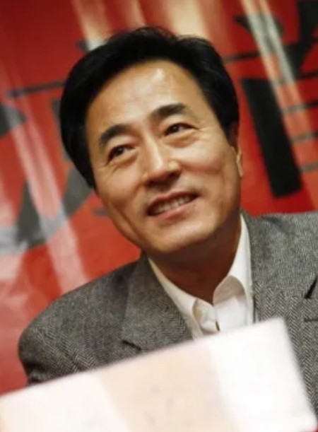 1987年，杨立新把徐帆接到北京和自己住。在一起住了三年，自己什么都不舍得买，却