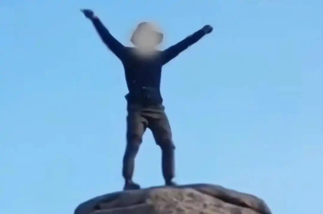 无人机吊遗体下山，70后户外网红博主确认遇难。这位博主以户外活动为主，经常更