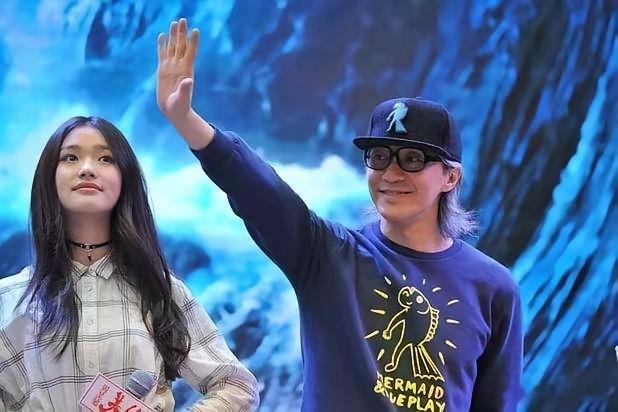 周星驰导演的《美人鱼2》最大败笔就是没用第一部主演邓超，个人猜测，主要原因可能就