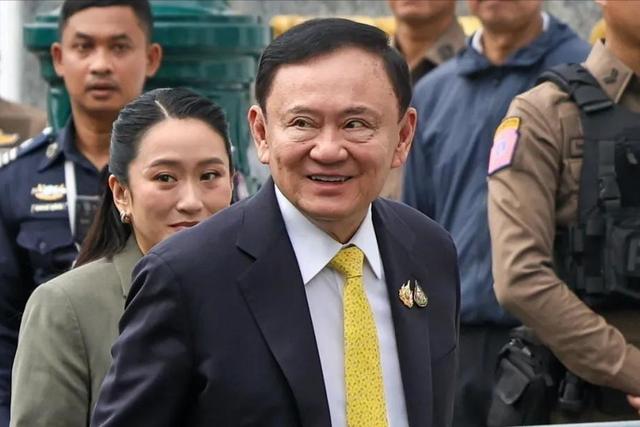 泰国税务部门追讨他信176亿泰铢欠税，根本不是为了钱。他信刚拿到泰王特赦出国