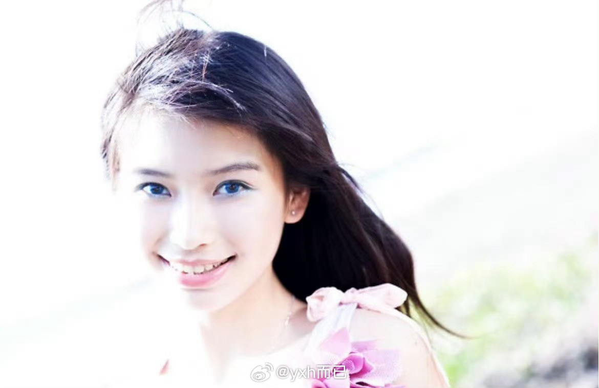 Angelababy15岁写真鼻姐这牙应该是做的手术吧​​​
