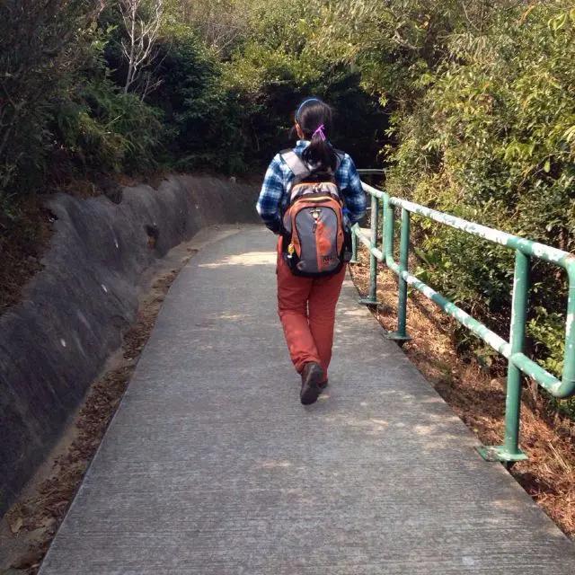 怒赞！杭州女子徒步上海“白嫖”吃饭，老板娘一句话怼醒全网杭州一女子不愁吃穿