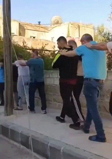 现场曝光：美籍叙利亚人被行刑式处决，家属指控HTS“恐怖屠杀”近日，一段极为残