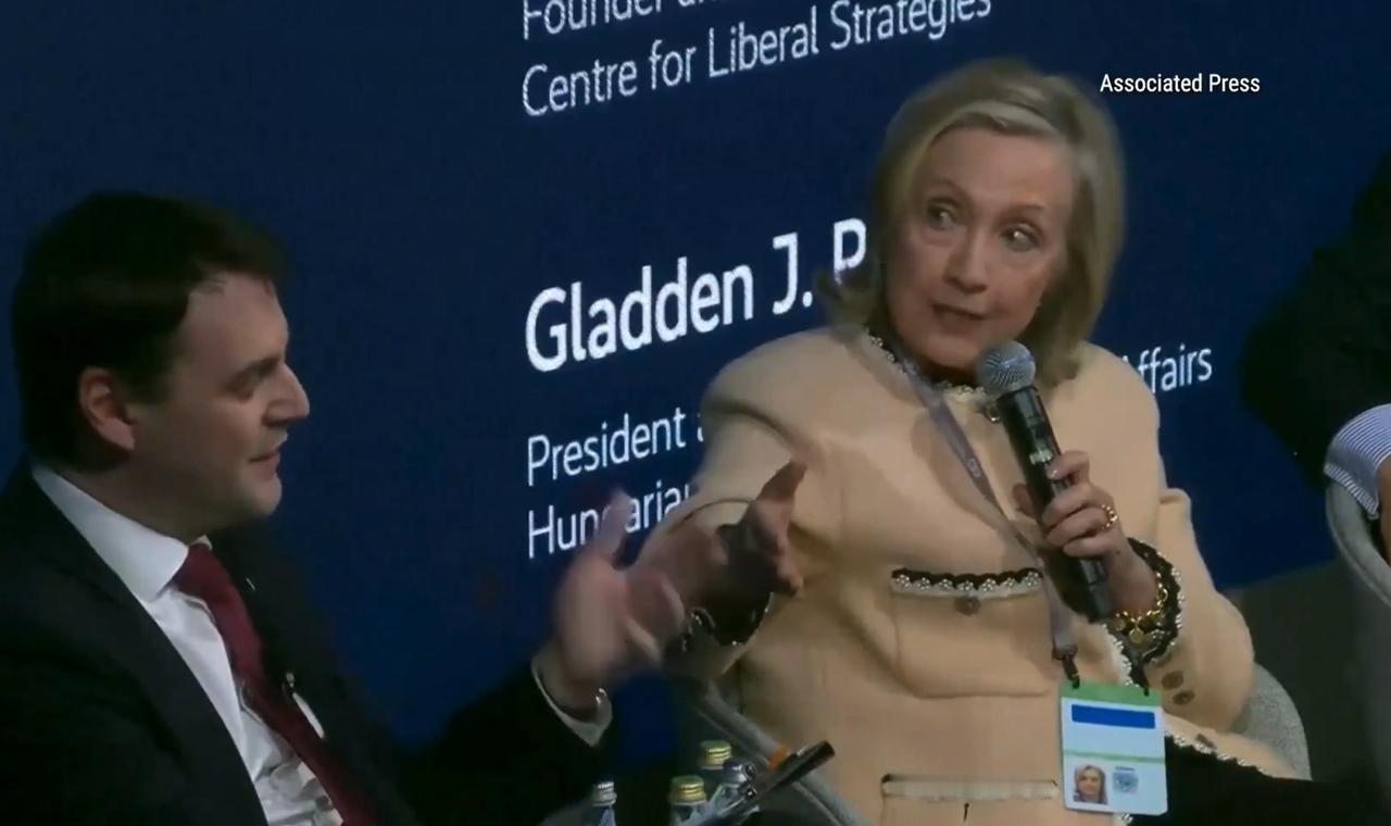 【精彩！捷克外长慕安会手撕希拉里】慕安会，一场分论坛，希拉里刚痛批特朗普的移民政