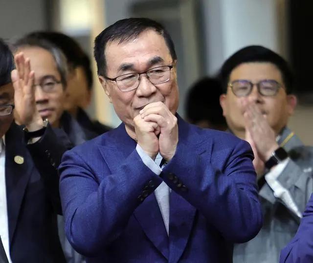 台湾2026年底九合一选举迎来最关键的转折点。新北市蓝白合谈判终于尘埃落定，李四