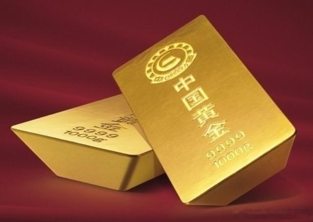 金价俯冲逆势买金！央行和克金玩家为何越跌越买？当金价从历史高点俯冲下跌时，两大“