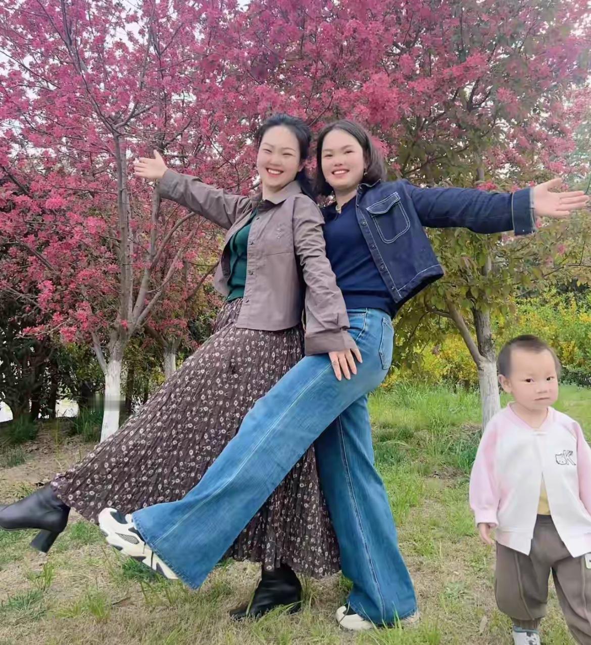 三代人的合影！猜猜谁是妈妈谁是女儿？