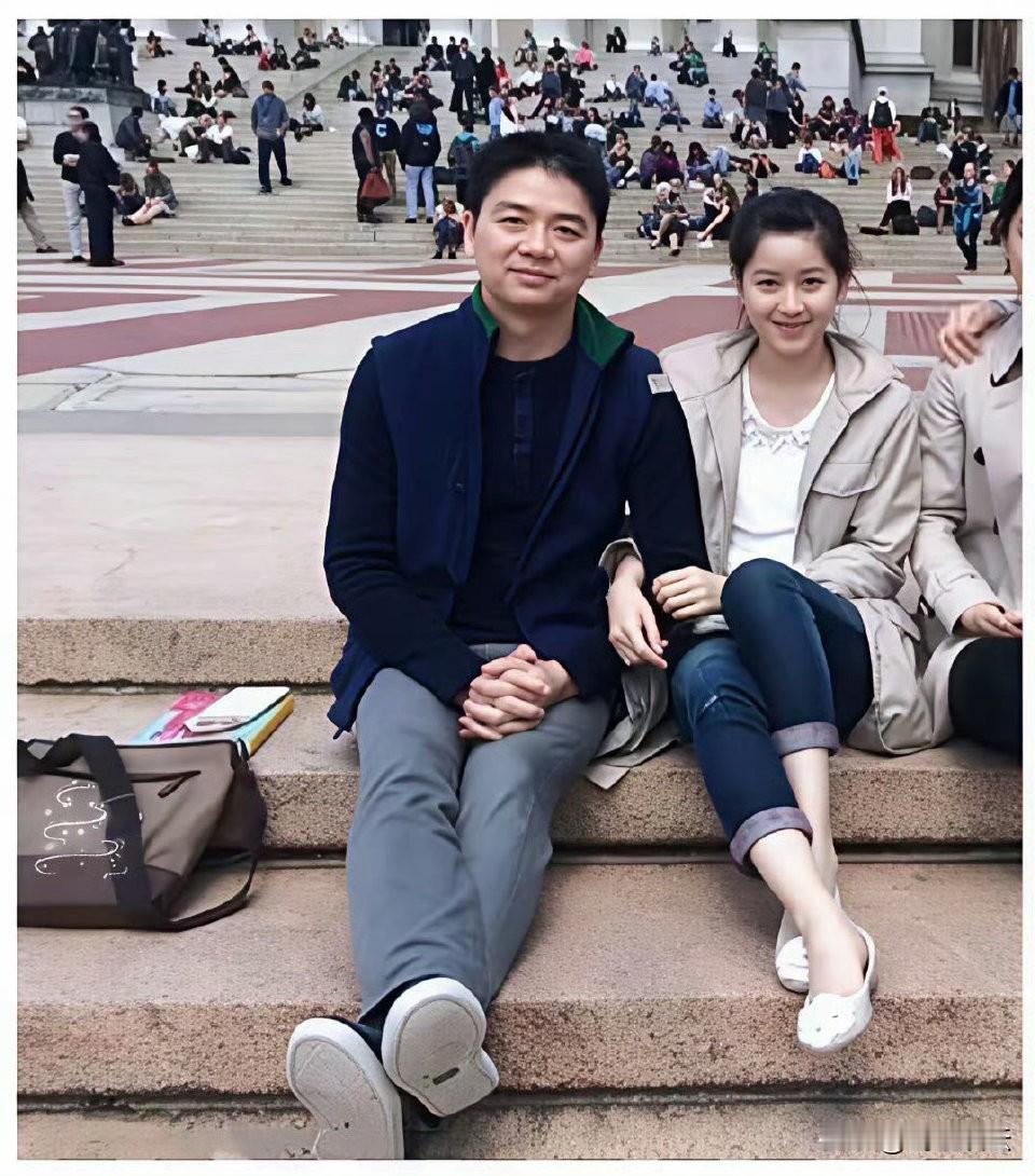 年轻真好，可以看得出当年他们真的是彼此互相喜欢！找一张以前的照片那时候体重有