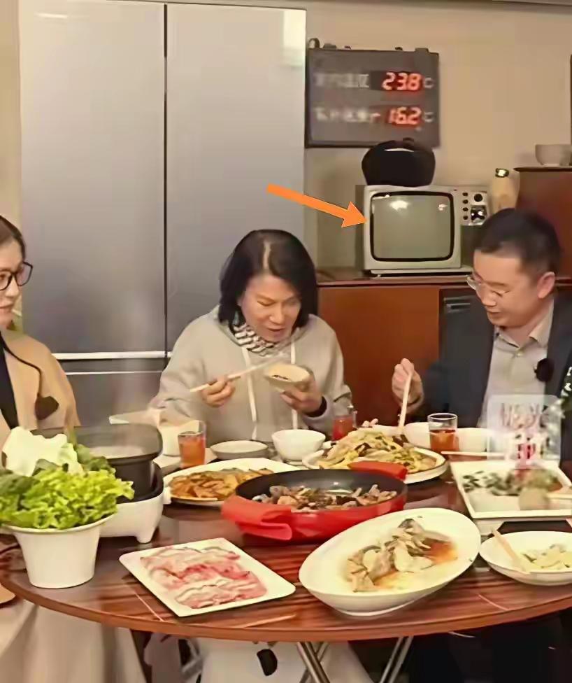 董明珠好低调！她是商业界的天花板，更是女性的天花板！近日:董明珠在黑龙江的轨迹