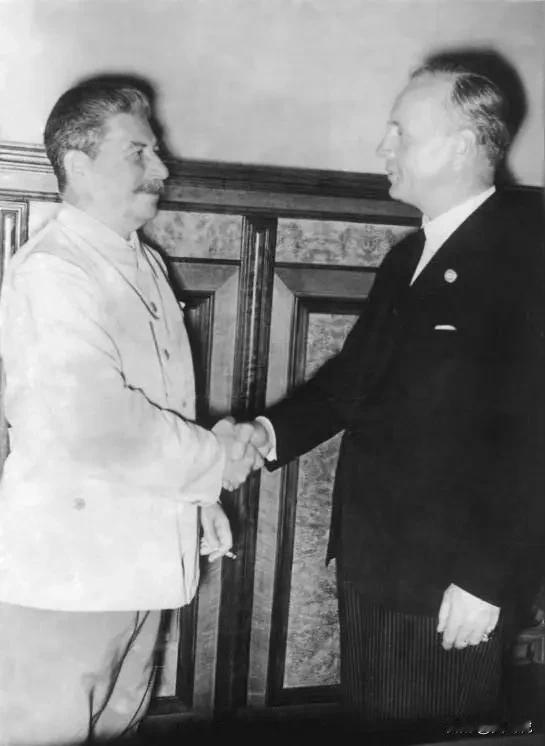 【❤️飞虎历史回望353】斯大林的两次握手♦1939年8月23日，斯大林与纳