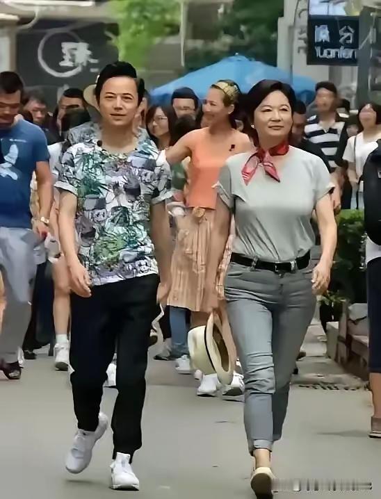 何炅林青霞粉丝偶拍