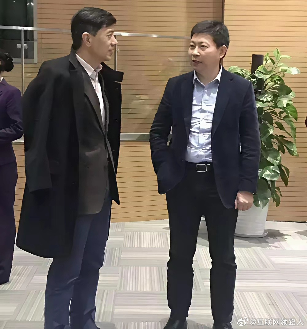 百度掌舵人VS华为终端掌门，同框气场直接拉满！一个稳立互联网潮头，一个深扎硬科技