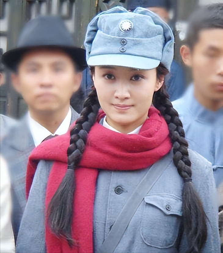 1939年，新四军第三支队37岁的谭副司令，被战友把他和一个19岁的女宣传员锁在