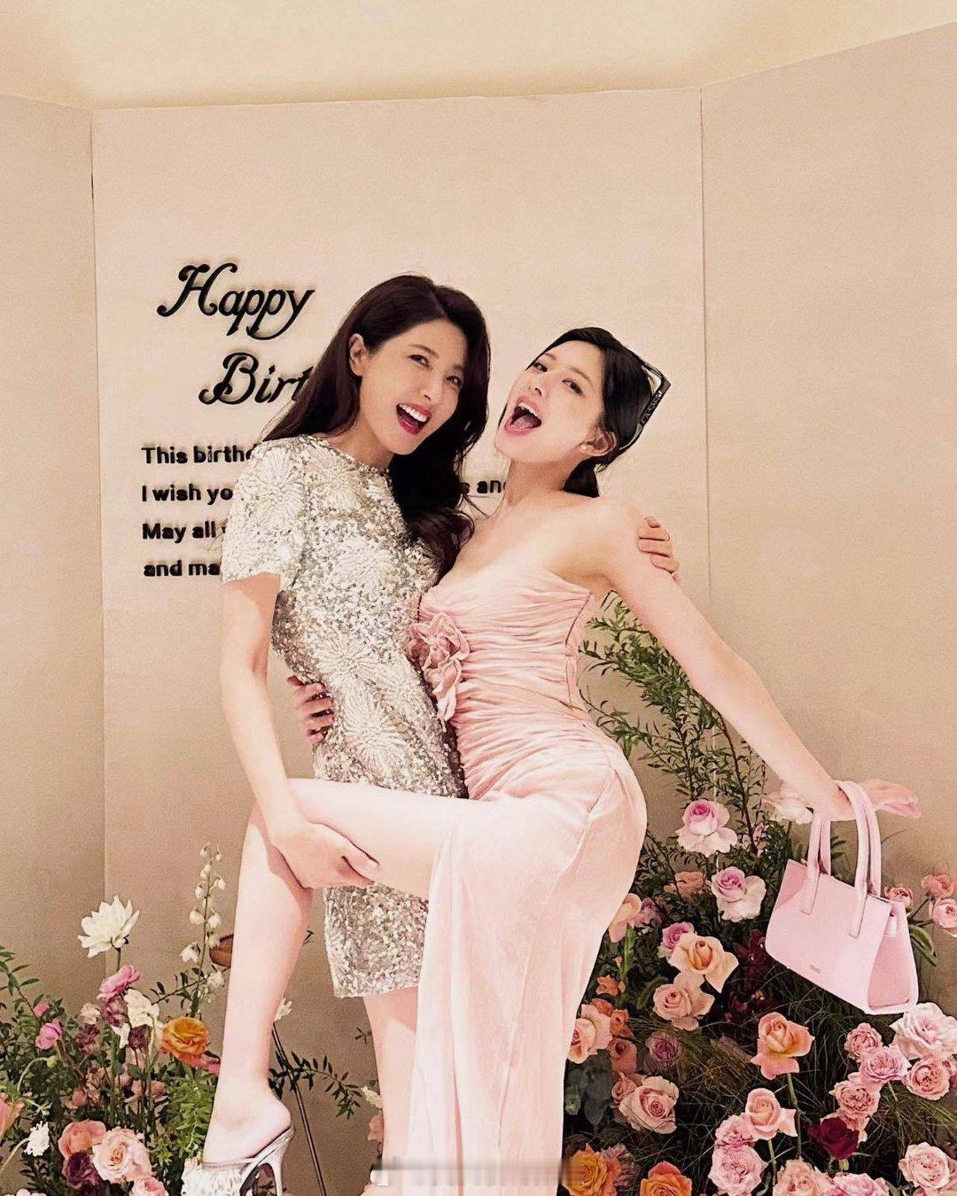 赵露思曾黎互动合照