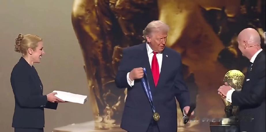 2026美加墨世界杯抽签现场，国际足联整了个大活！主席因凡蒂诺直接新设首届“国际