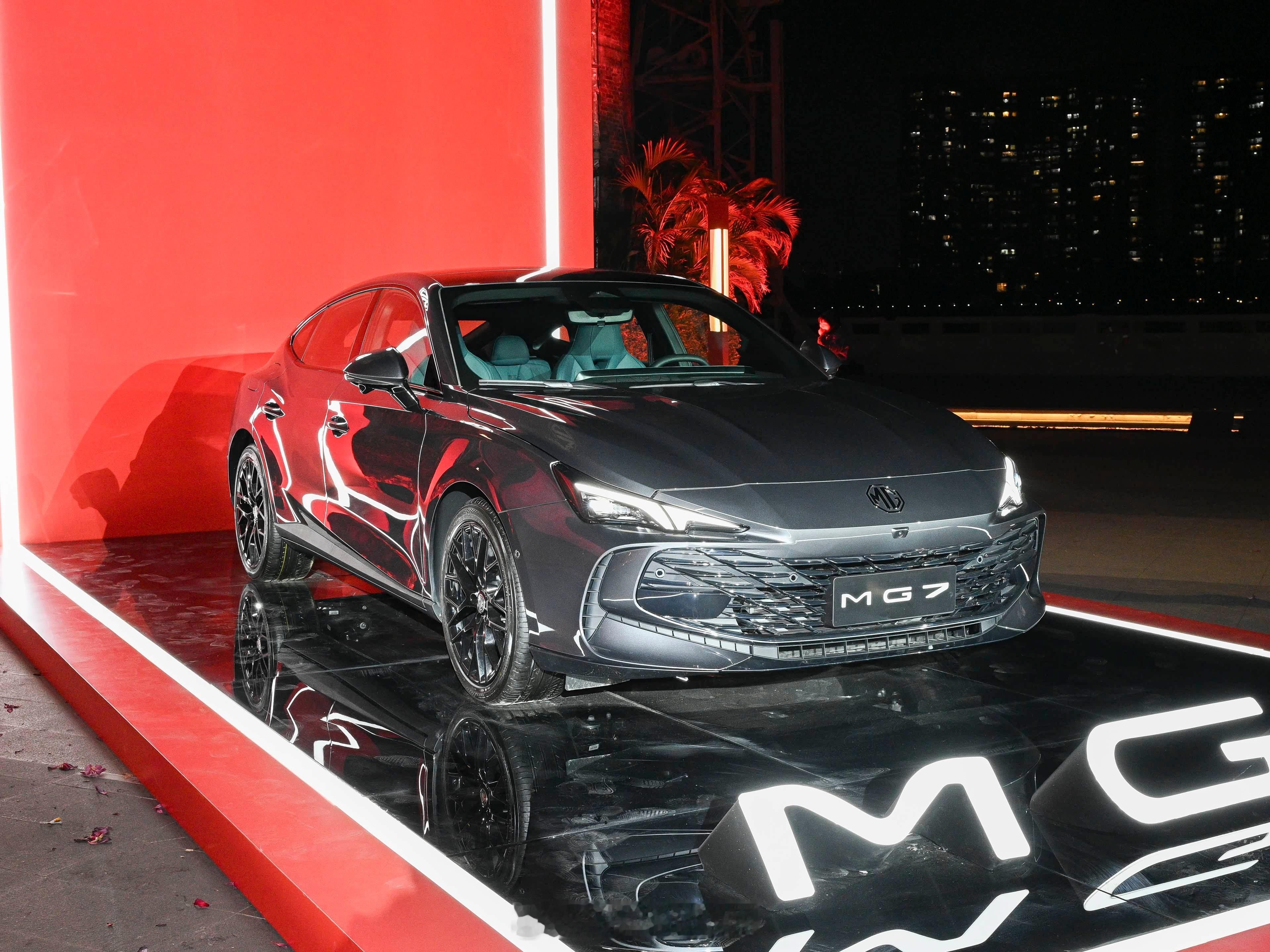 新款MG7轿跑上市，高功率2.0T输出261马力指导价13.79-17.89万，