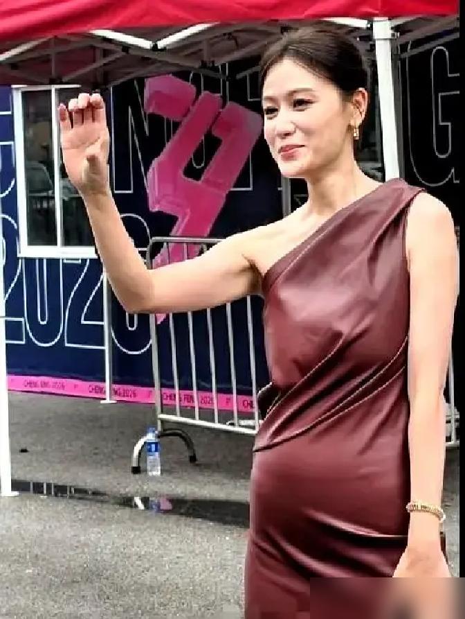 叶一茜饿了三天，终于把自己活成了女儿的反面教材。我告诉你，这根本不是意外。为