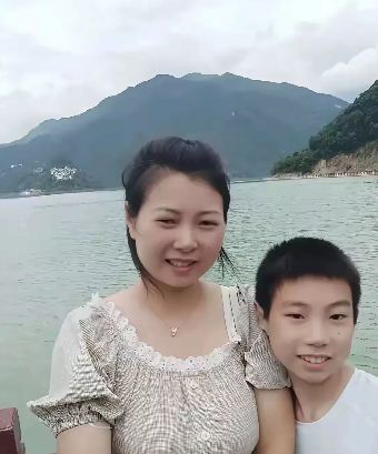 “太纠结了”湖北，有一名女子去年跟丈夫离婚之后，跟9岁的儿子回到娘家生活，妈妈看