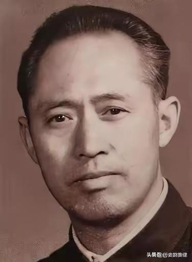 36岁判无期押往新疆，他藏半本采矿书上路，戈壁滩逆袭成煤矿传奇36岁被判无