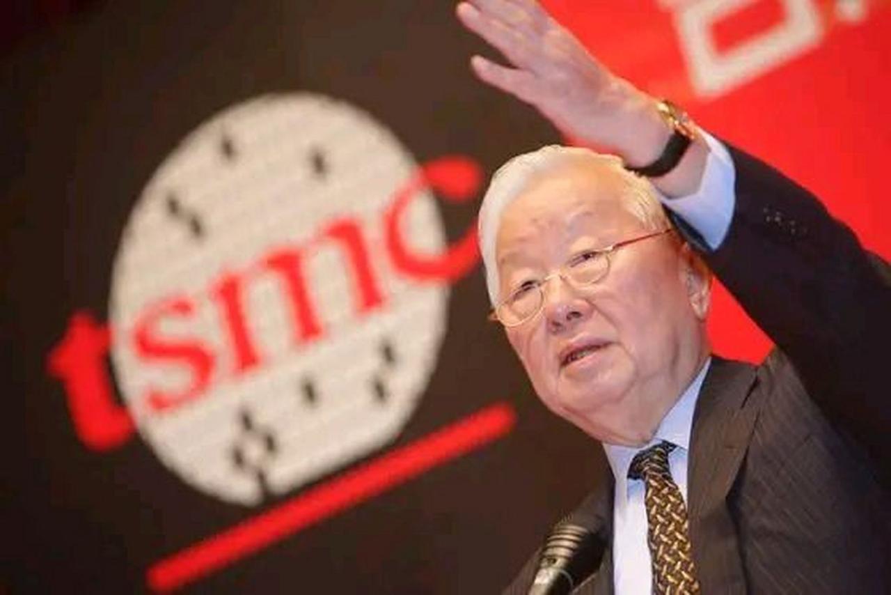 同样被美国逼，台积电掏了1.8万亿，富士康反手加码大陆，凭什么？ 2026年