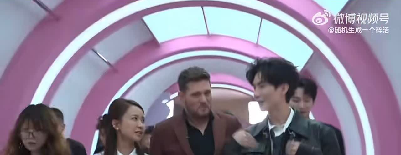 楚生说演唱会想邀请麦可布雷！果然还是生哥，他很会唱歌，也懂人情世故。他在