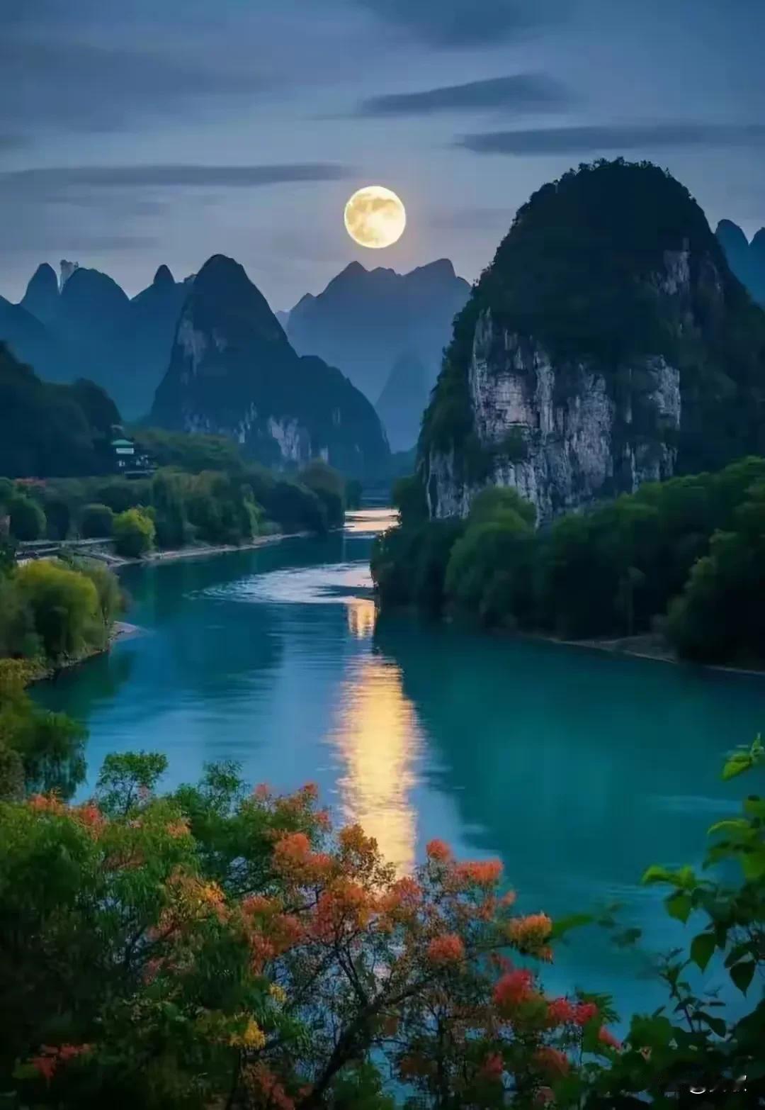 上联:九月秋意赋诗韵下联:三更夜色入画屏横批:诗情画意