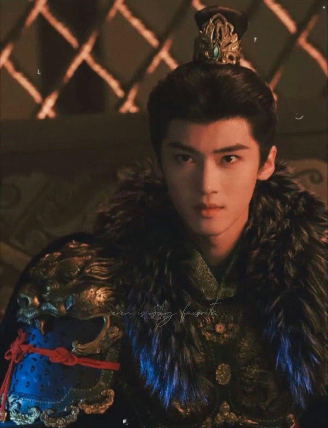 终于轮到闫桉上桌了剧照会说话！闫桉的古装造型不仅好看，更难得的是演出了角色内核